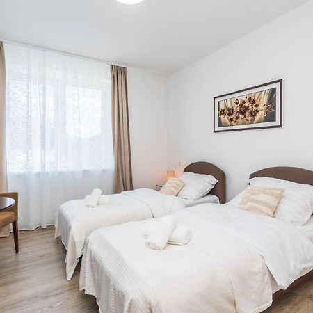 Perla Hradce Lägenhet Hradec Králové Exteriör bild