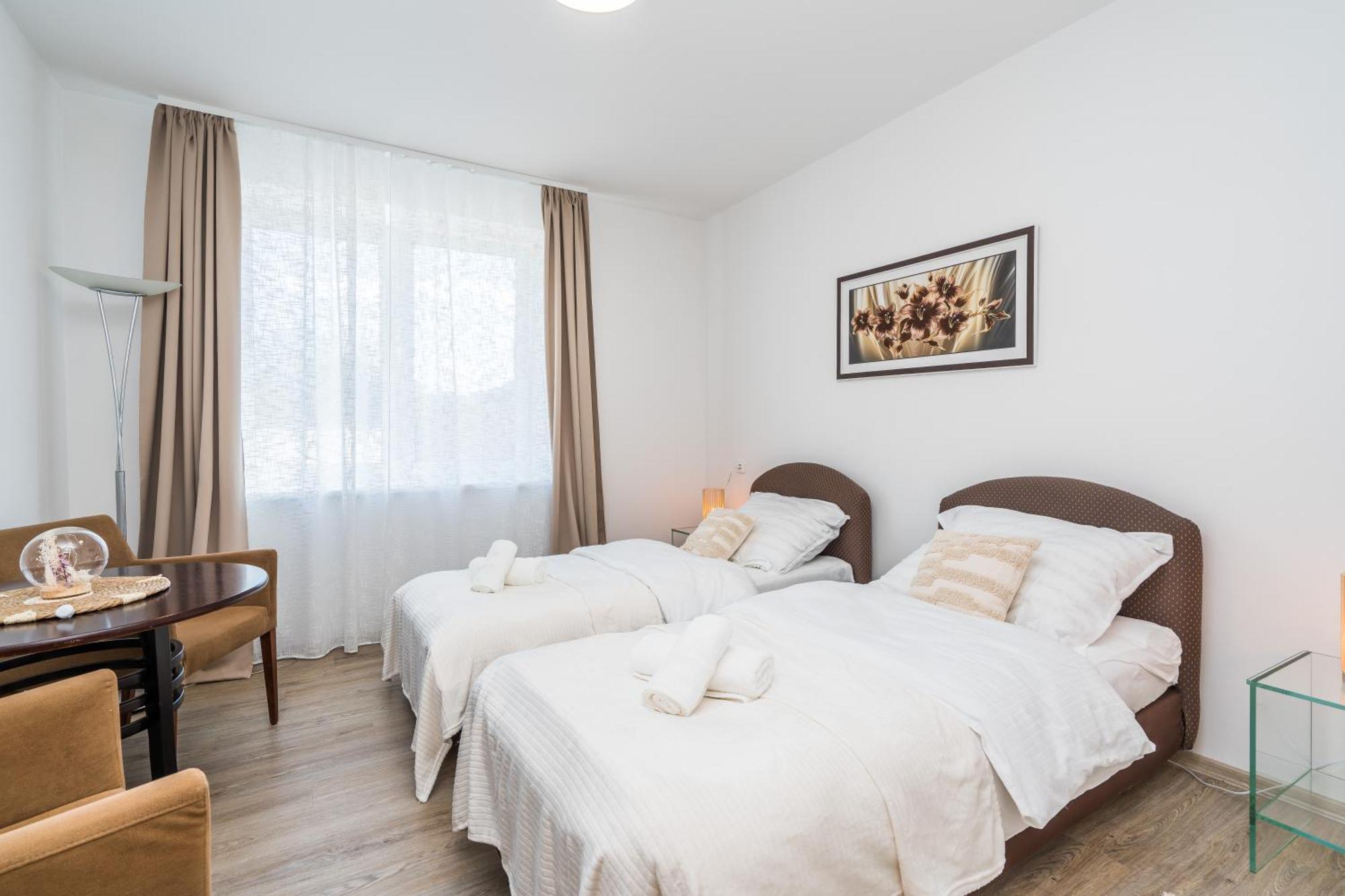 Perla Hradce Lägenhet Hradec Králové Exteriör bild